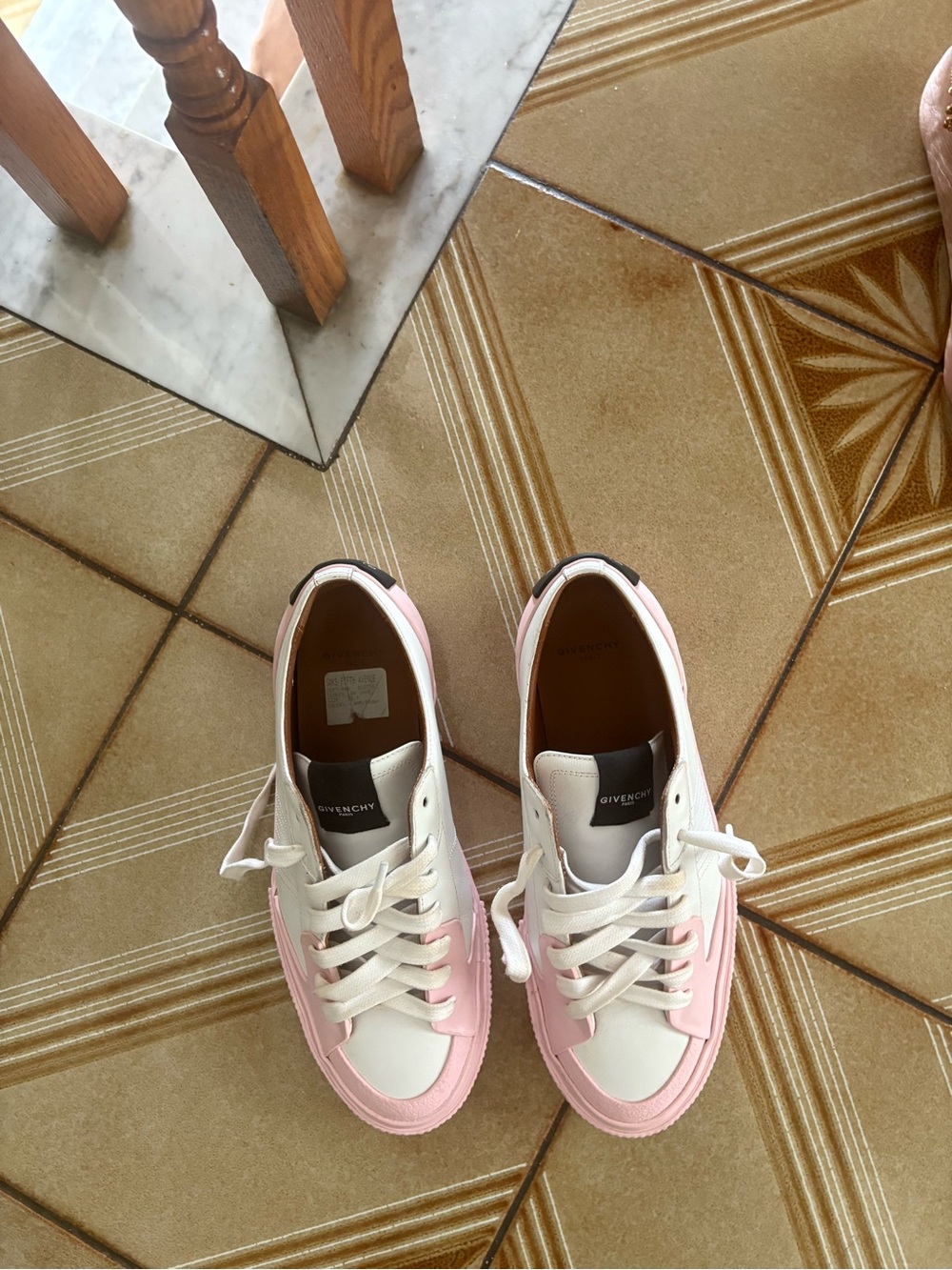 Authentic Givenchy Pink and White Leather Low-Top Sneakers - Picture 7 of 8